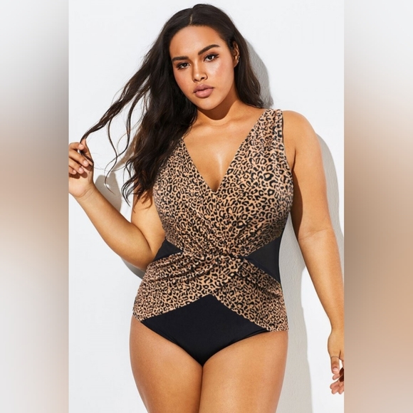 NEW NWT MeetCurve Plus Size Leopard Print V-Neckline One Piece Swimsuit - Picture 4 of 6